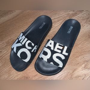 Michael kors slides they say size 6 but more like a size 5